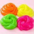 Fart Slime i fire assorterede farver i plastikbøtter