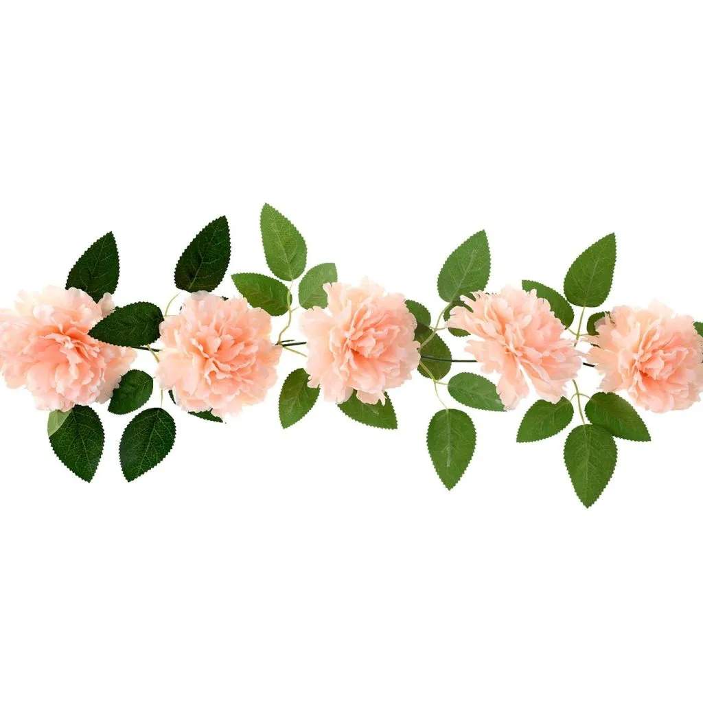 Ferskenfarvet blomsterguirlande 140 cm med 11 kunstige pæoner og grønne blade til bryllup og festbord.